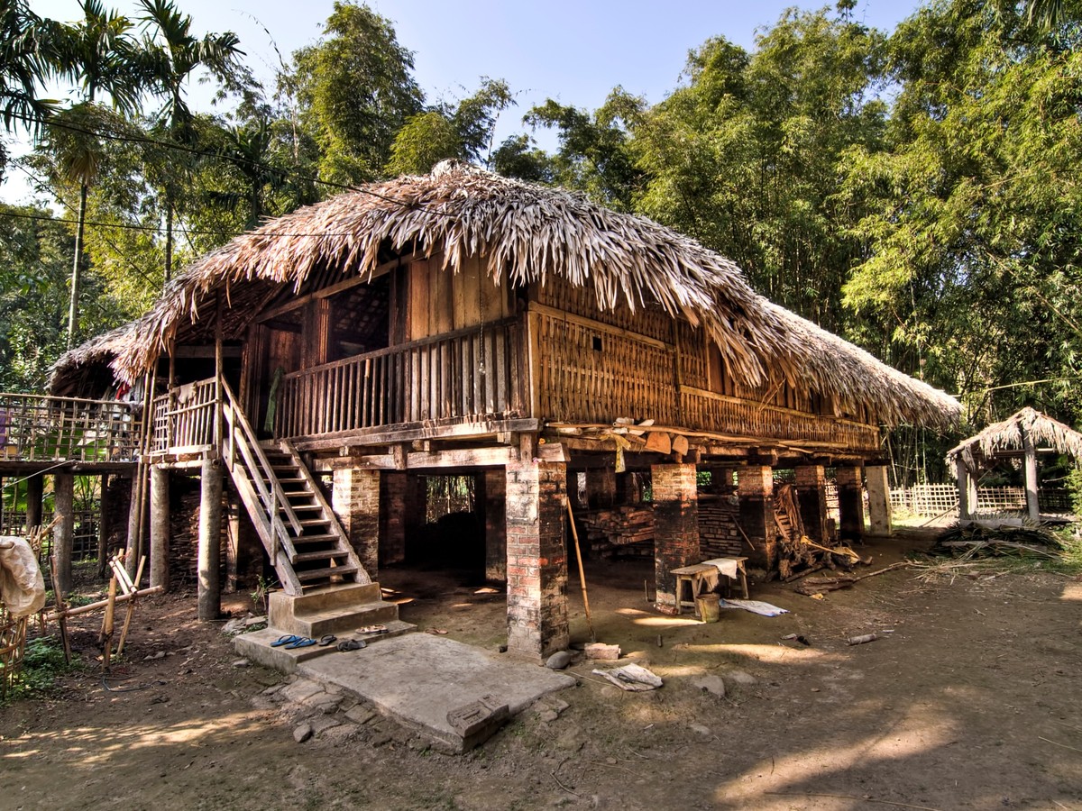 A Tai-Phake house on stilts under thatch at Namphake